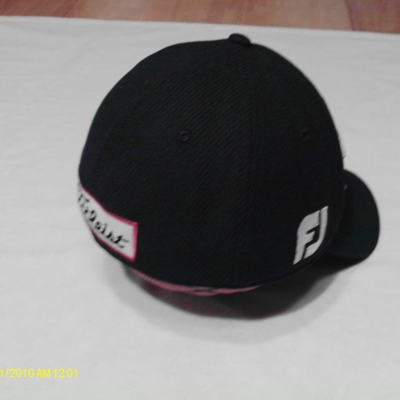 FootJoy Golf Jacket with Titleist Men's Golf cap - Picture 6 of 9